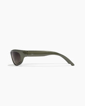 Load image into Gallery viewer, Szade - traffic olive quartz / dune sun glasses