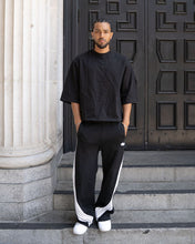 Load image into Gallery viewer, Eptm - Quarter sleeve tshirt black
