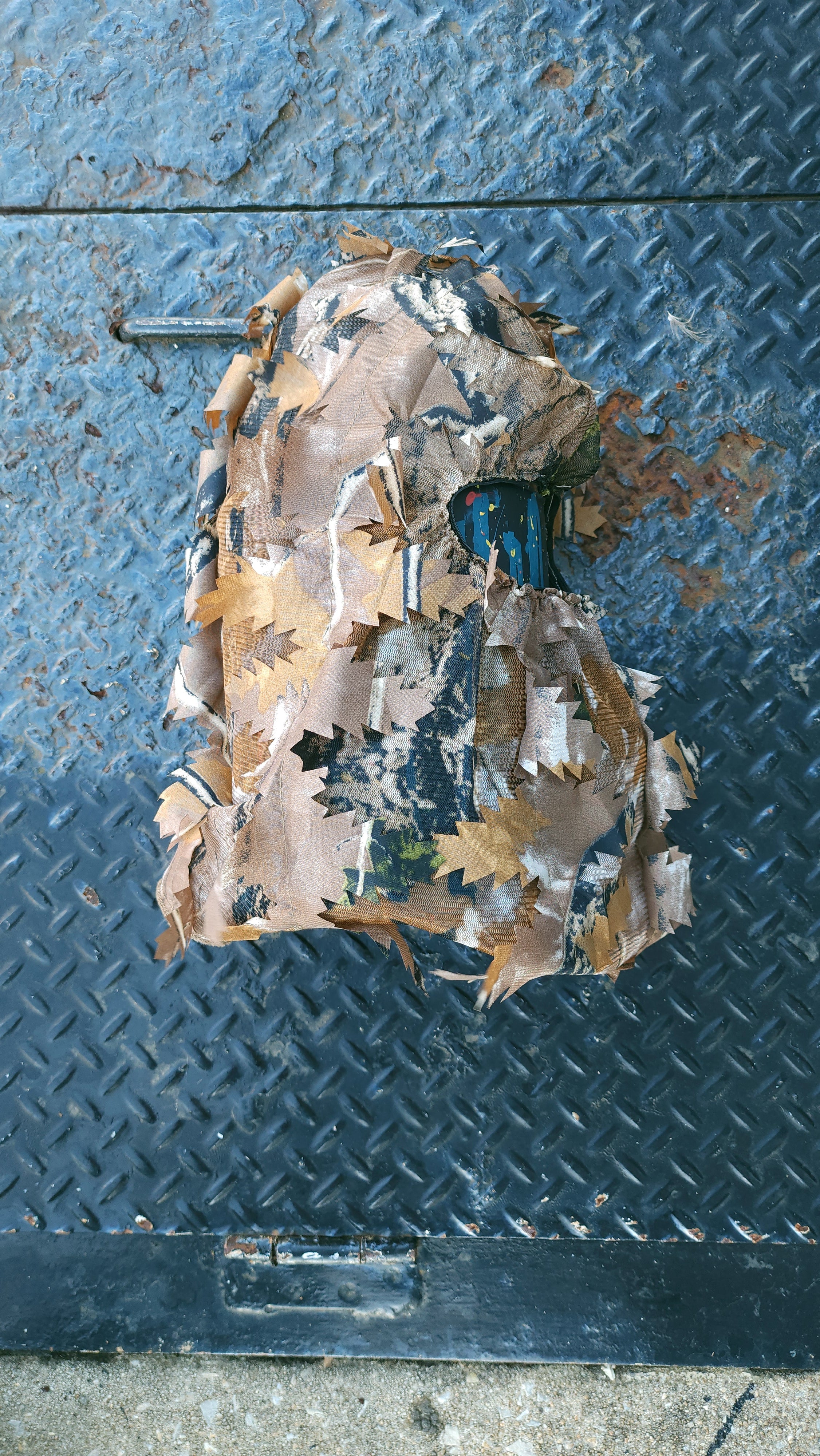 Glim - Brush Monster Mask leaf camo