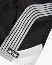 Load image into Gallery viewer, Eptm - 3M curve shorts black
