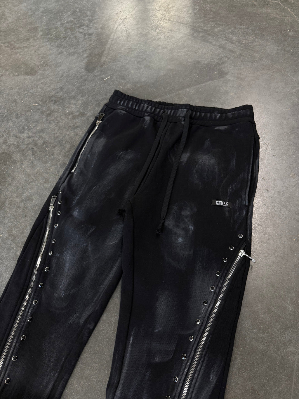 Demik - Black diamond 3x zip flared sweats