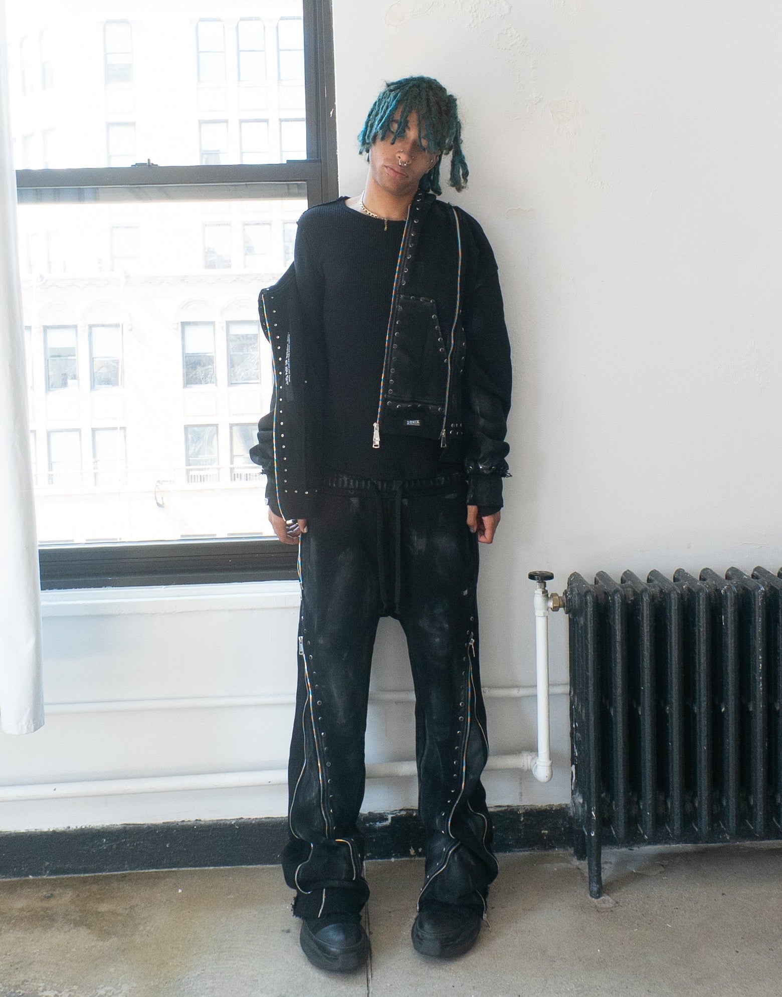 Demik - Black diamond 3x zip flared sweats