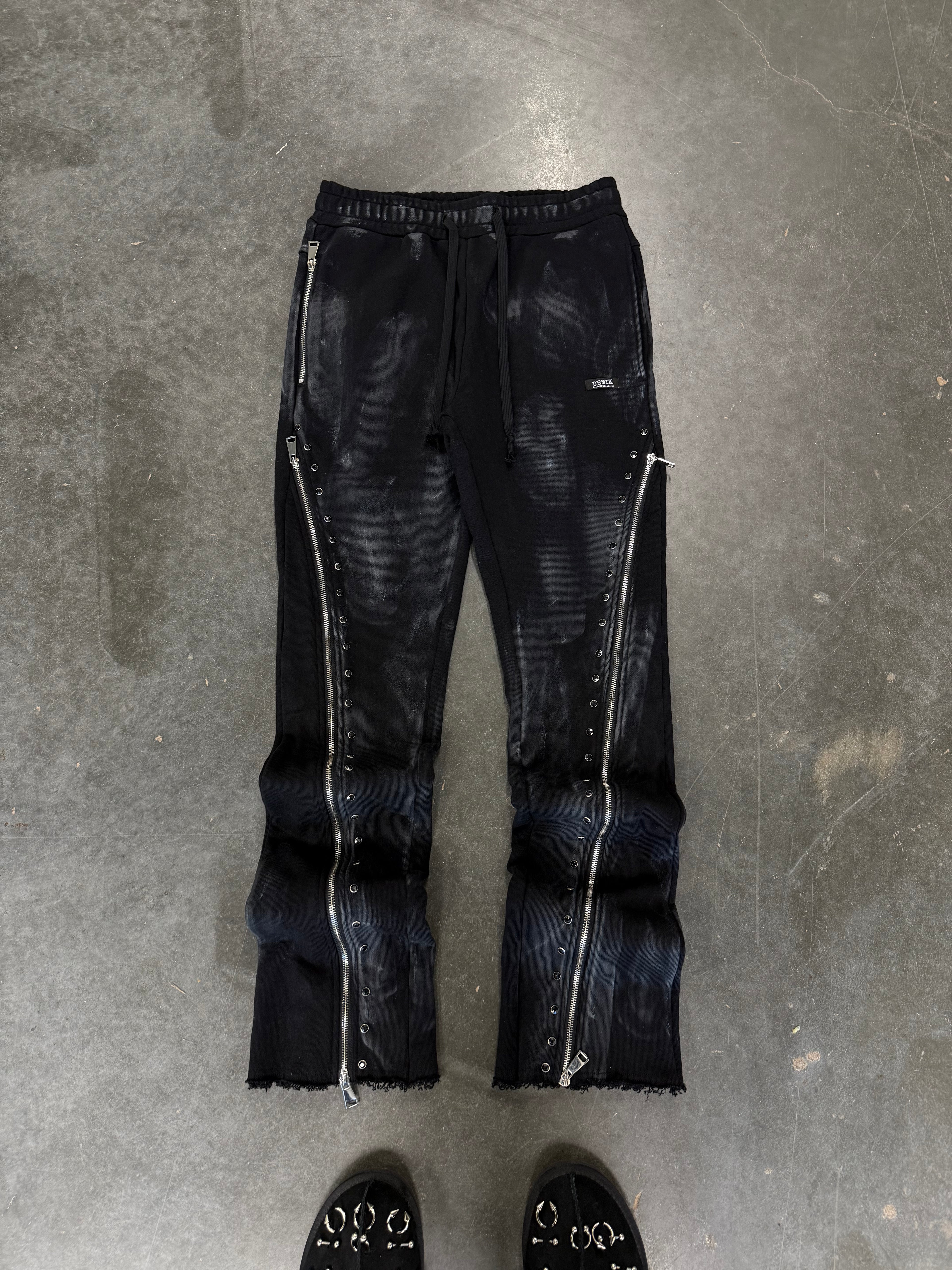 Demik - Black diamond 3x zip flared sweats
