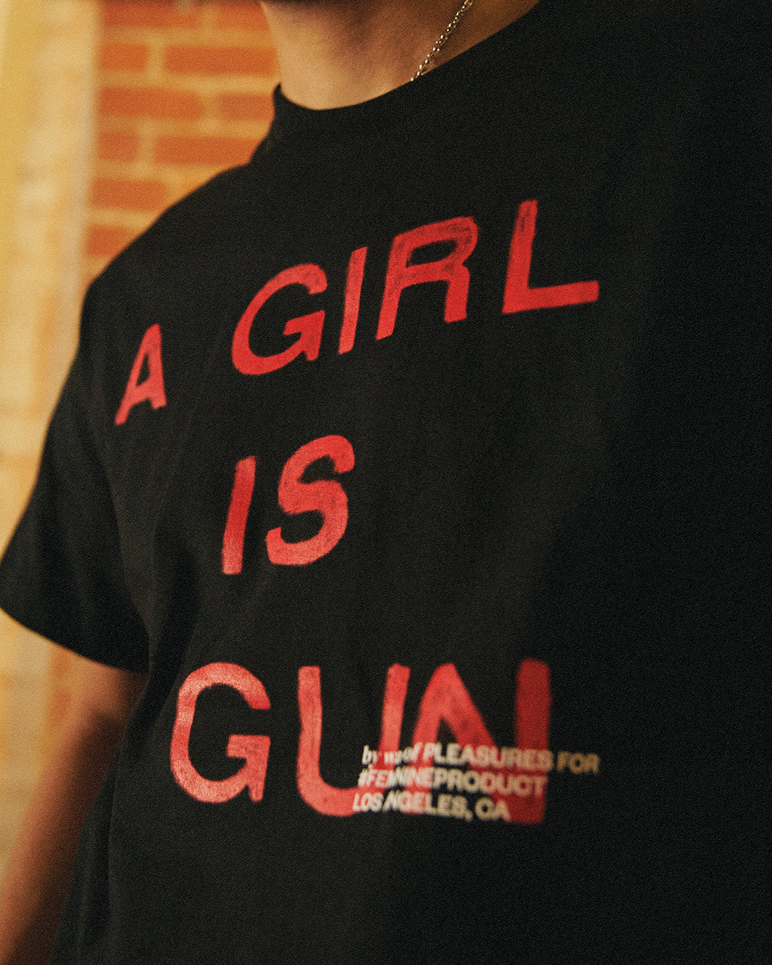 Pleasures - Girl is a gun , tshirt black