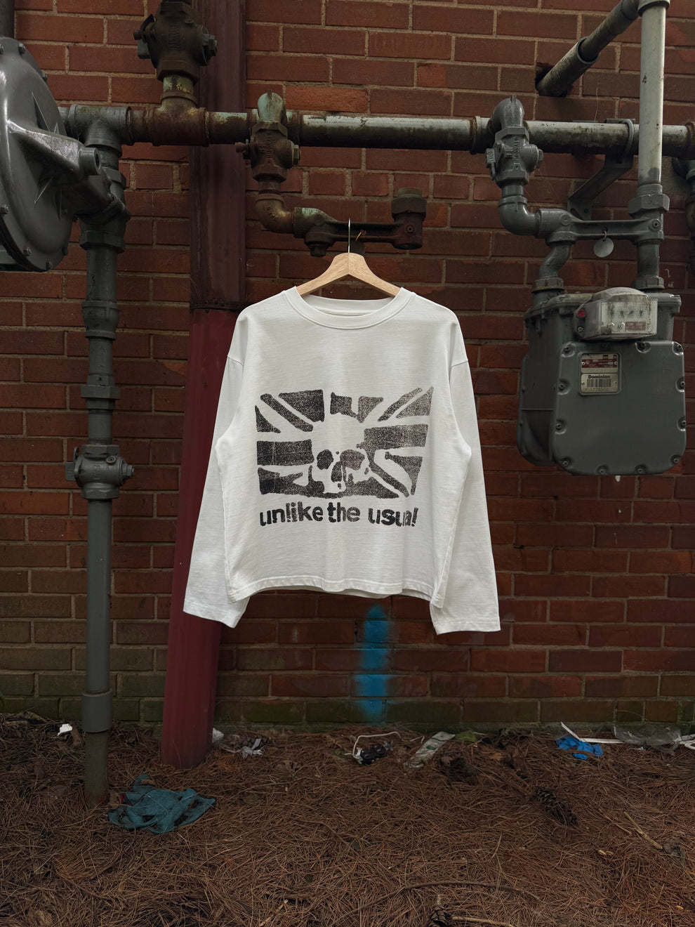 Unlikely - Skull flag L/s t-shirt white