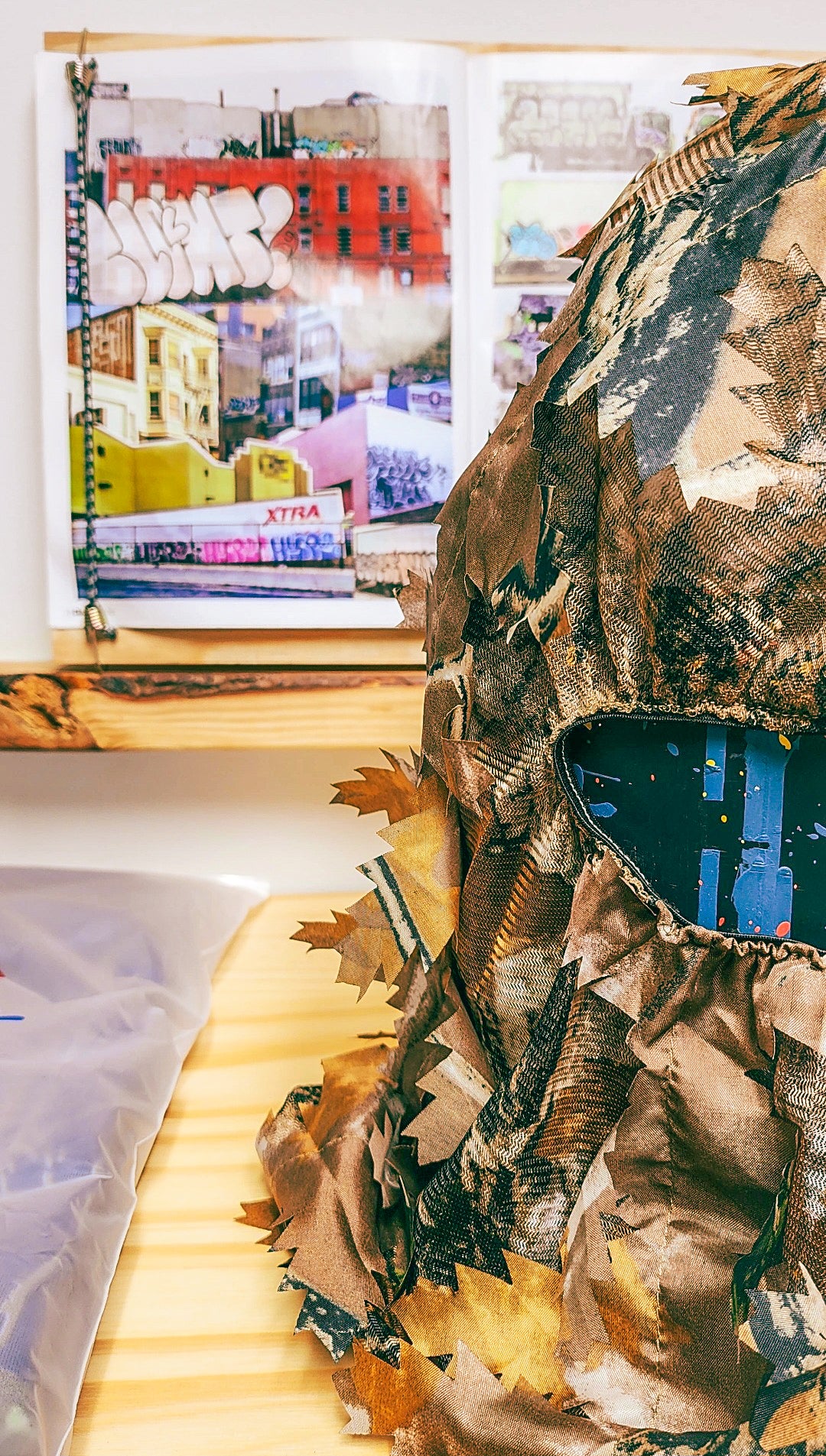 Glim - Brush Monster Mask leaf camo