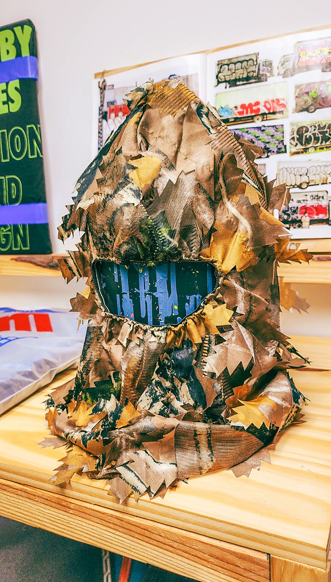 Glim - Brush Monster Mask leaf camo