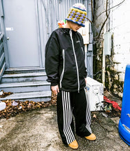 Load image into Gallery viewer, 40s &amp; Shorties - Water resistant Reversible water color jacket , multi / black
