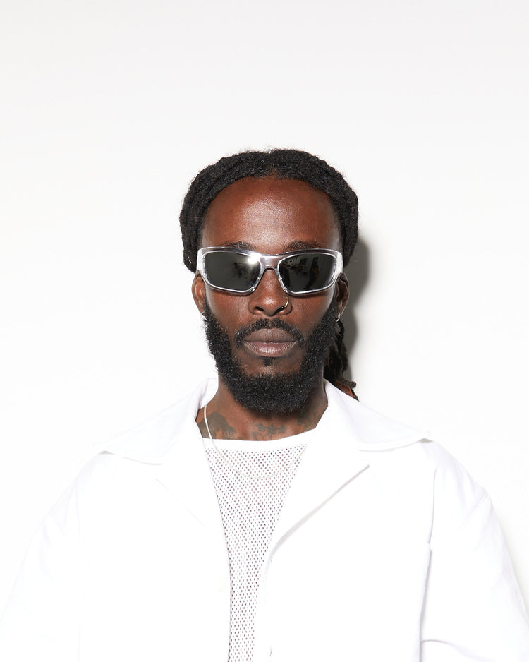 Szade ; bass ; glass / chrome polarised