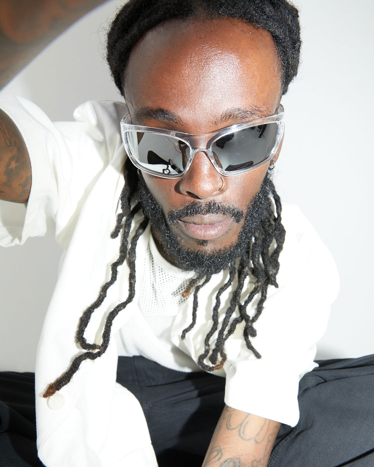 Szade ; bass ; glass / chrome polarised