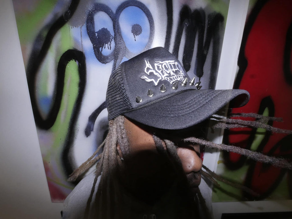 Section 8 - Spike trucker hat blk