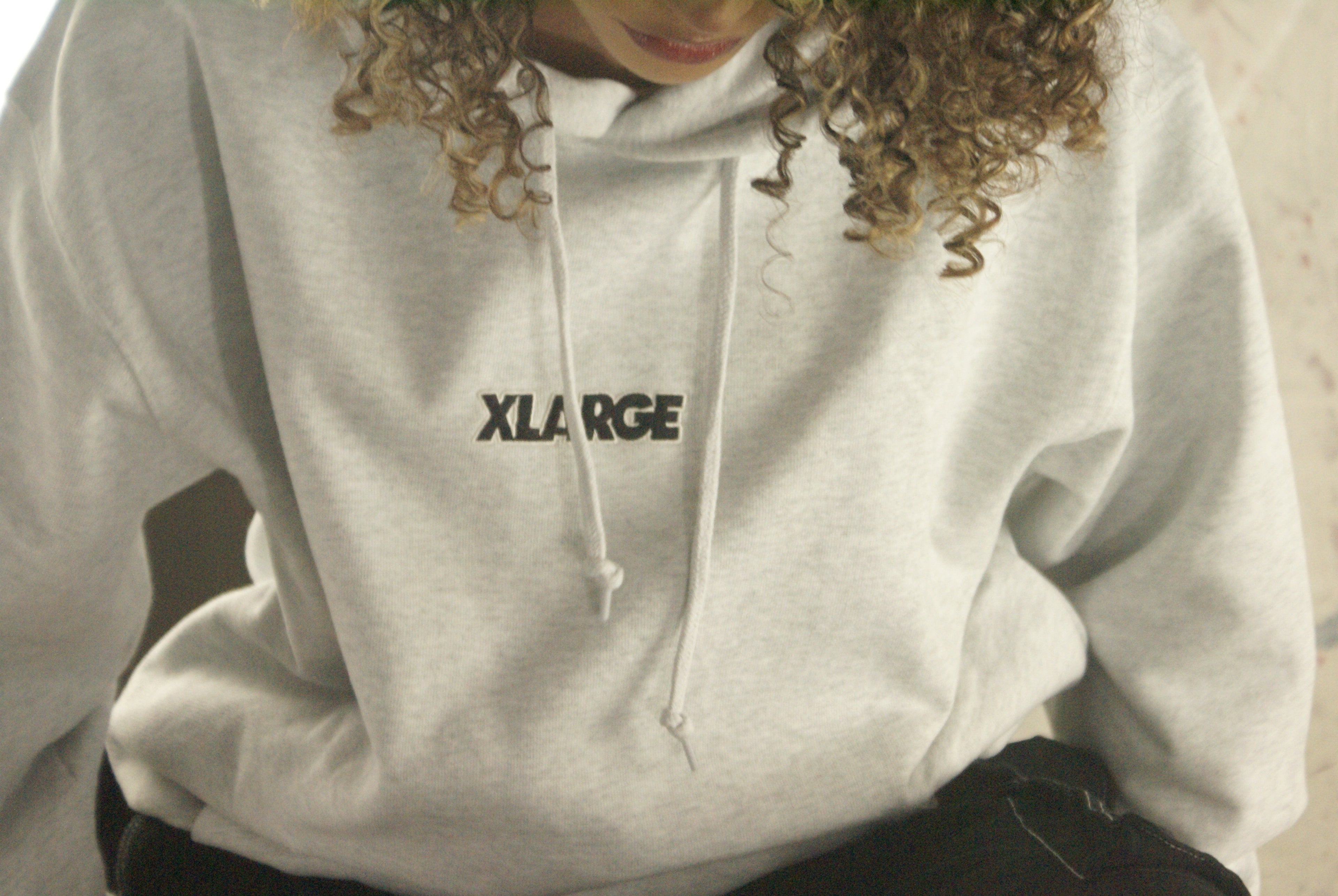 XLARGE ; Standard logo hooded sweatshirt- ash grey