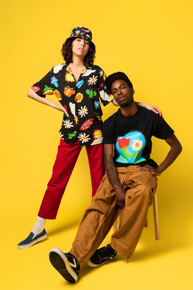 Petals and Peacocks ; Gardens Vacation Shirt, blk