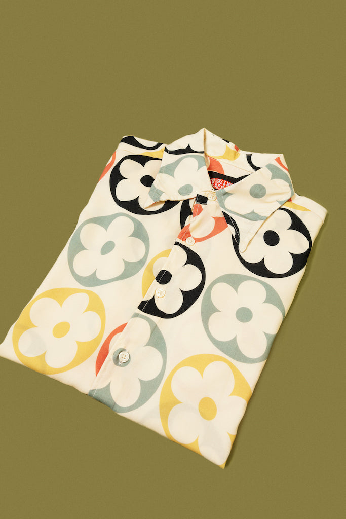Petals and Peacocks ; square 70's collar button up