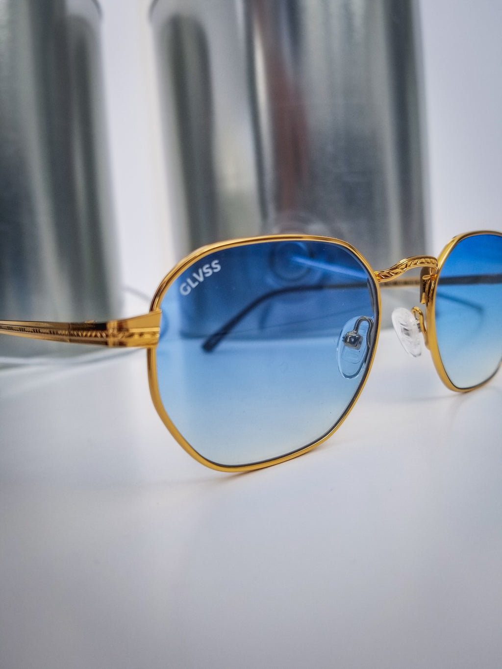 Glvss ; the flash , gold blue lens