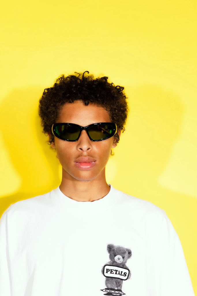 Petals and Peacocks ; Y2000 sunglasses , blk