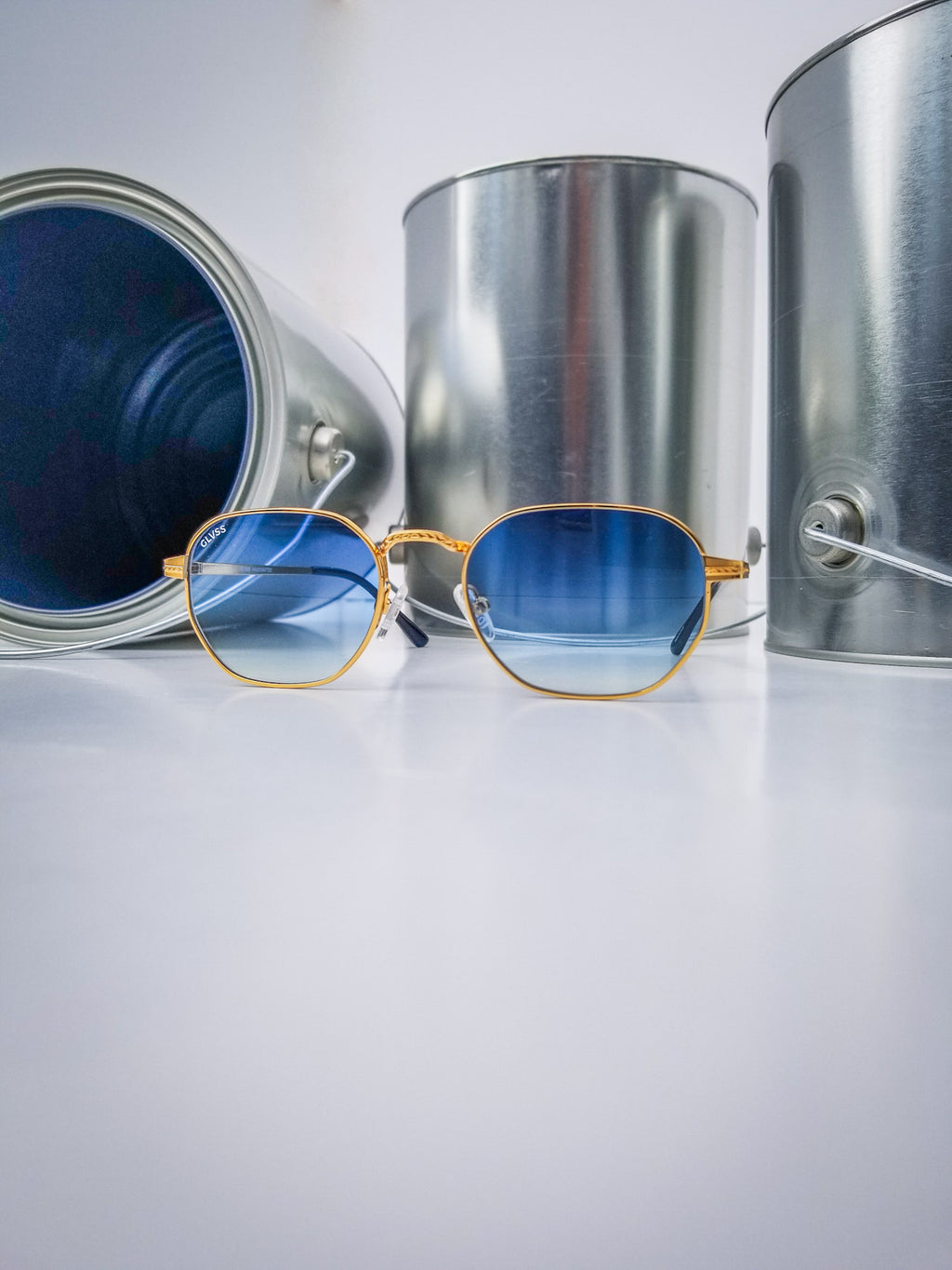 Glvss ; the flash , gold blue lens