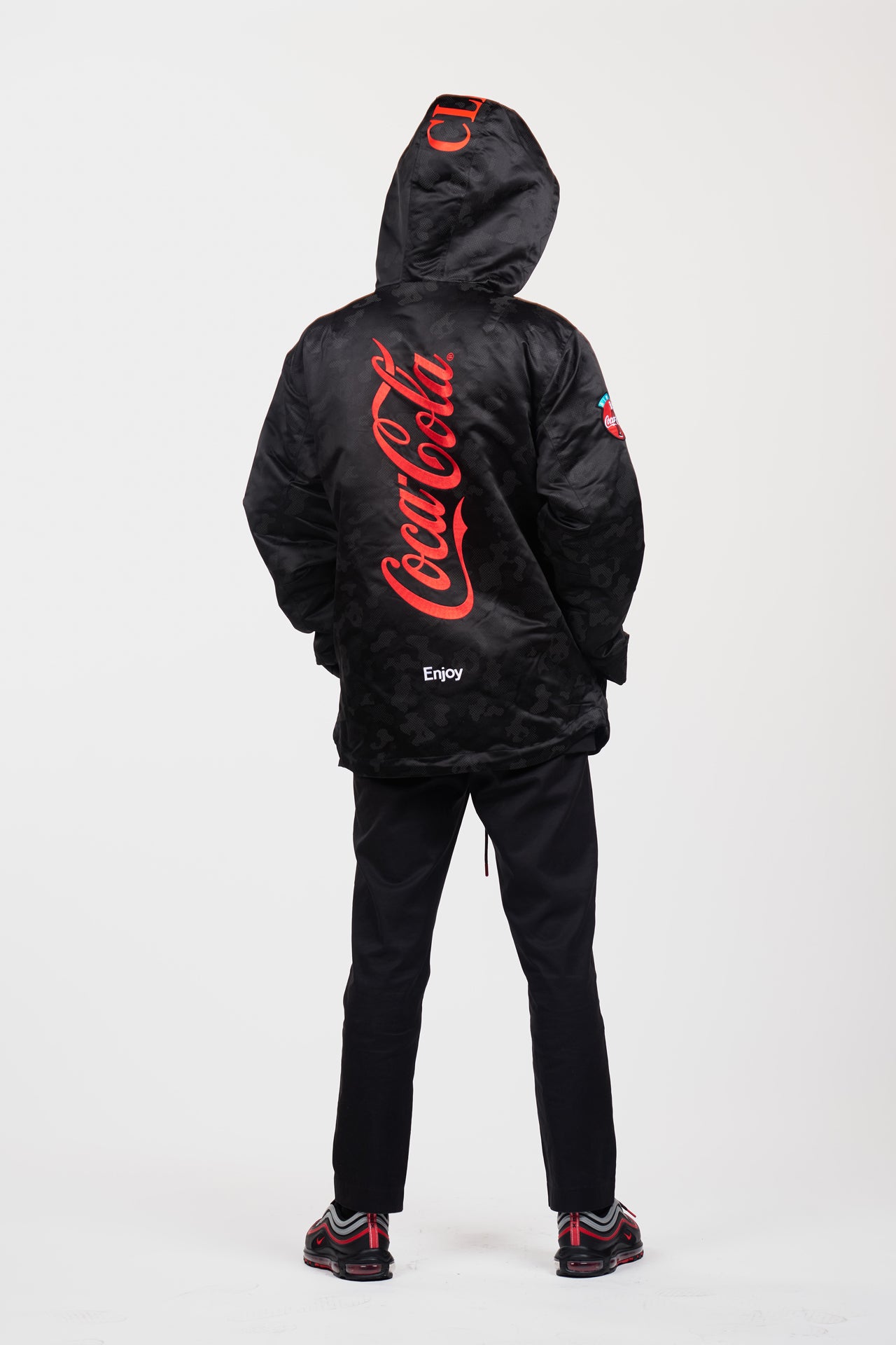 Lrg ; Coca-cola panda windbreaker jacket